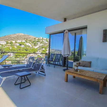 Villa Laja - Panoramic Hillside House In Moraira